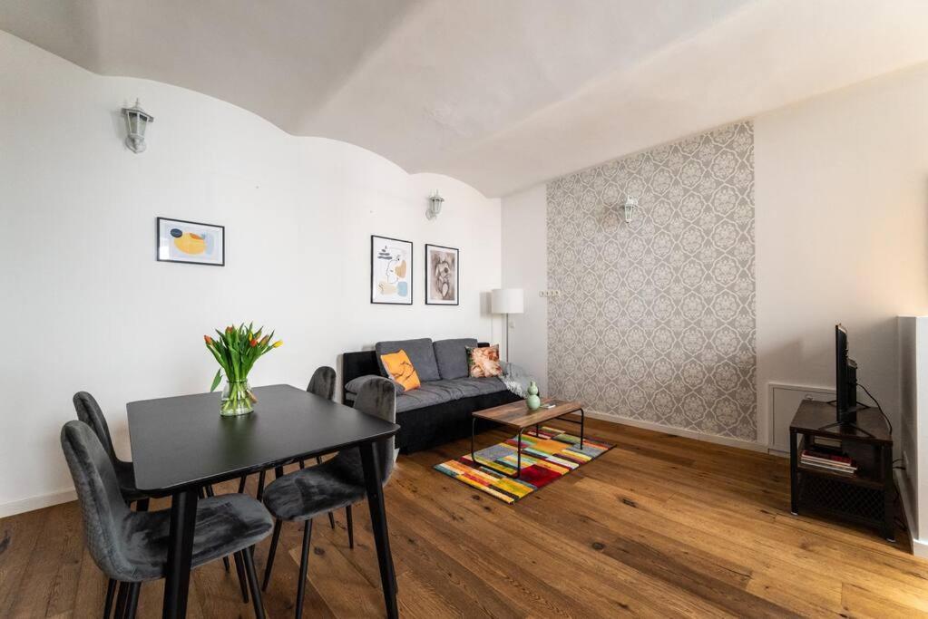 Ferienwohnung Neat 1Br Duplex By Metro And Center By Hm Wien Exterior foto